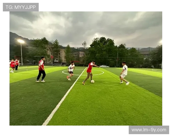 燃动绿茵热血对决展现球场强者气息铸就不灭足球荣耀